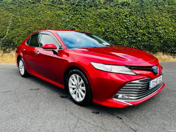 Toyota Camry Saloon, Petrol Hybrid, 2017, Red