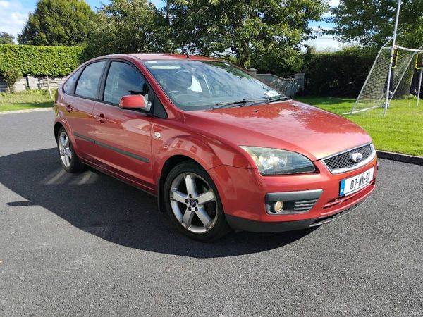 Ford Focus Hatchback, Petrol, 2007, Red