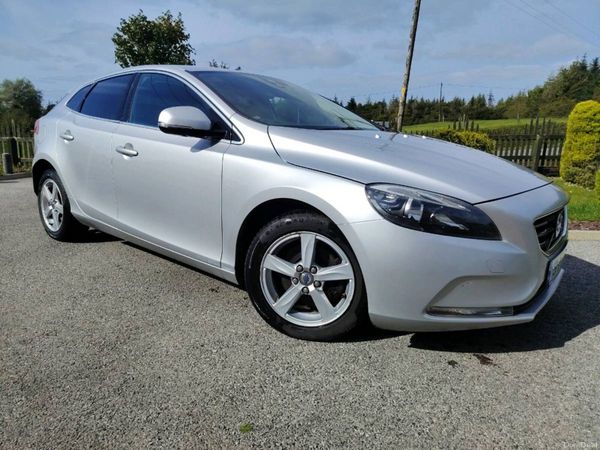 Volvo V40 Hatchback, Diesel, 2015, Silver