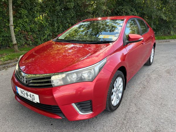 Toyota Corolla Saloon, Petrol, 2014, Red