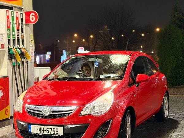 Vauxhall Corsa Hatchback, Petrol, 2011, Red