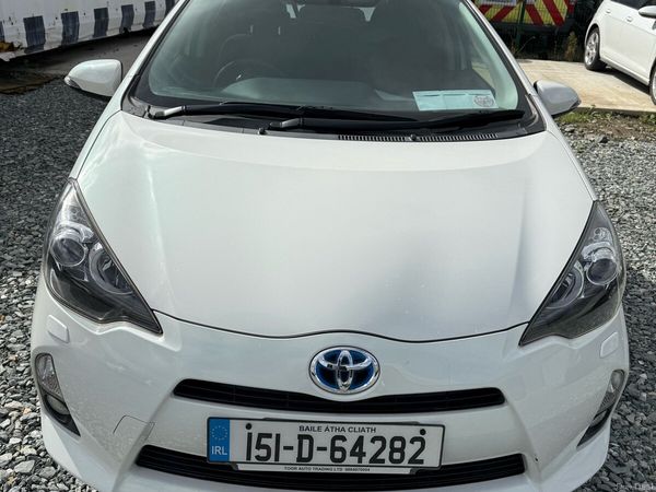 Toyota Aqua Hatchback, Petrol Hybrid, 2015, White