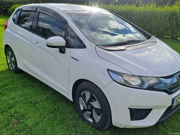 Honda Fit Hatchback, Petrol Hybrid, 2015, White
