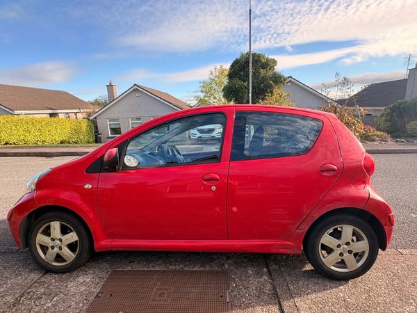 Toyota Aygo Hatchback, Petrol, 2006, Red