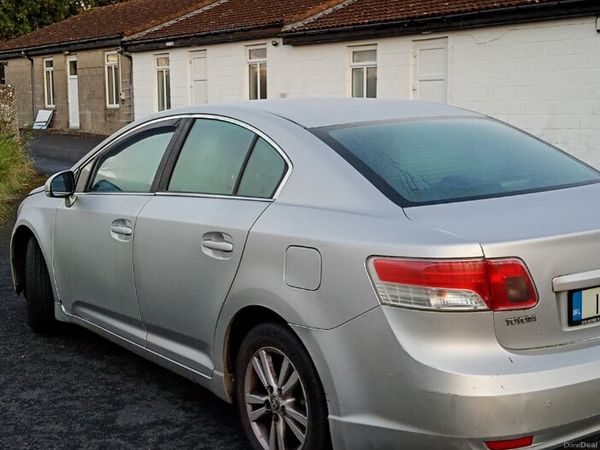 Toyota Avensis Saloon, Diesel, 2010, Silver