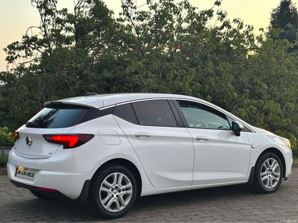 Opel Astra Hatchback, Diesel, 2016, White