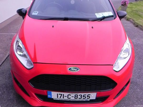 Ford Fiesta Hatchback, Petrol, 2017, Red