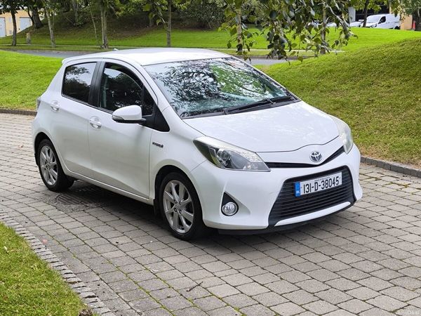 Toyota Yaris Hatchback, Petrol Hybrid, 2013, White