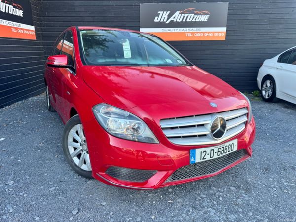 Mercedes-Benz B-Class Hatchback, Petrol, 2012, Red