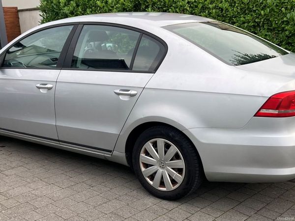 Volkswagen Passat Saloon, Diesel, 2012, Silver