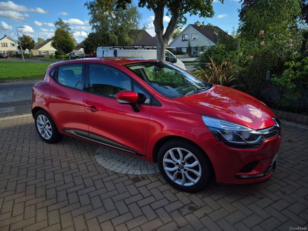 Renault Clio Hatchback, Petrol, 2019, Red