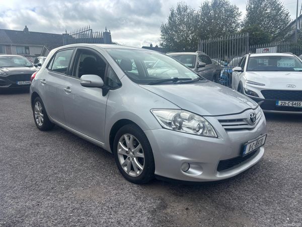 Toyota Auris Hatchback, Petrol, 2011, Silver