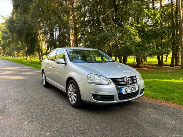 Volkswagen Jetta Saloon, Petrol, 2010, Silver