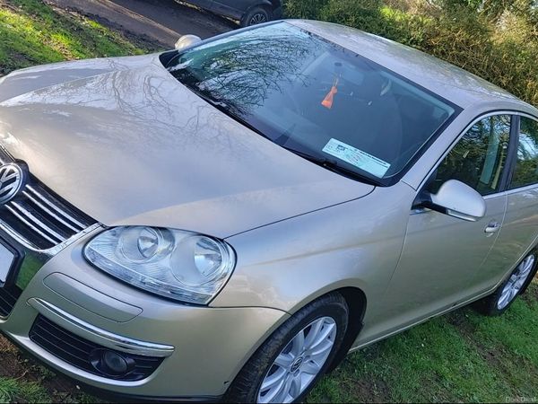 Volkswagen Jetta Saloon, Petrol, 2009, Beige