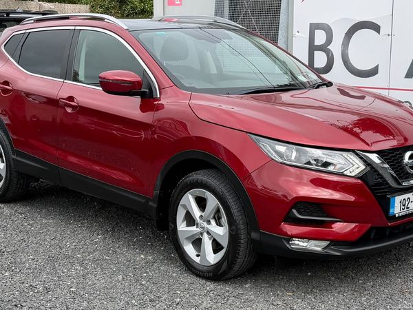 Nissan Qashqai MPV, Petrol, 2019, Red