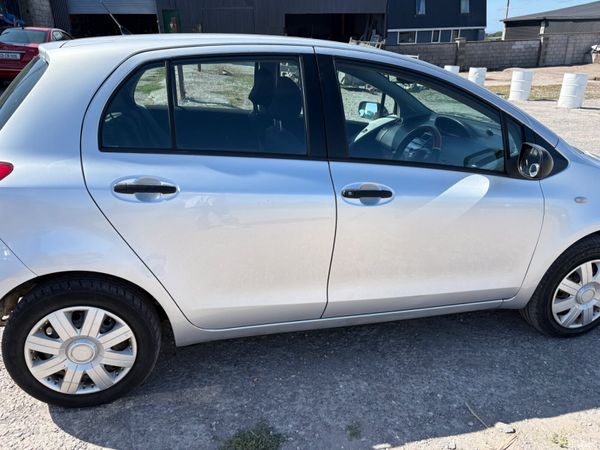Toyota Yaris Hatchback, Petrol, 2010, Silver