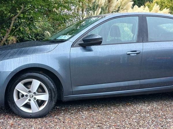Skoda Octavia Hatchback, Diesel, 2015, Grey