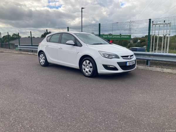 Opel Astra Hatchback, Petrol, 2013, White