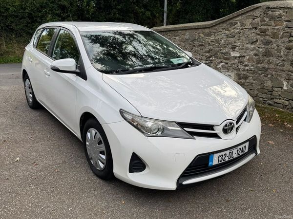 Toyota Auris Hatchback, Diesel, 2013, White