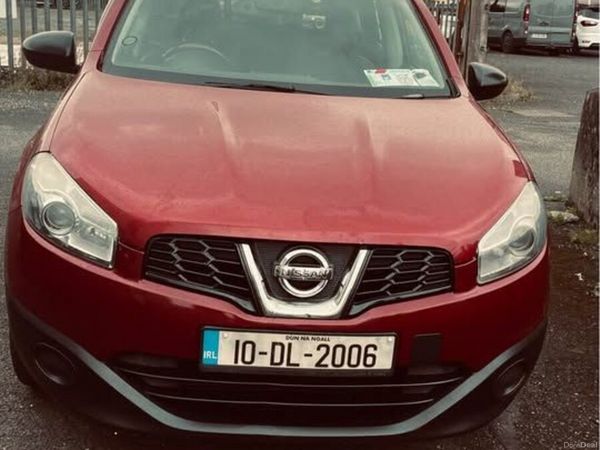 Nissan Qashqai Hatchback, Diesel, 2010, Red