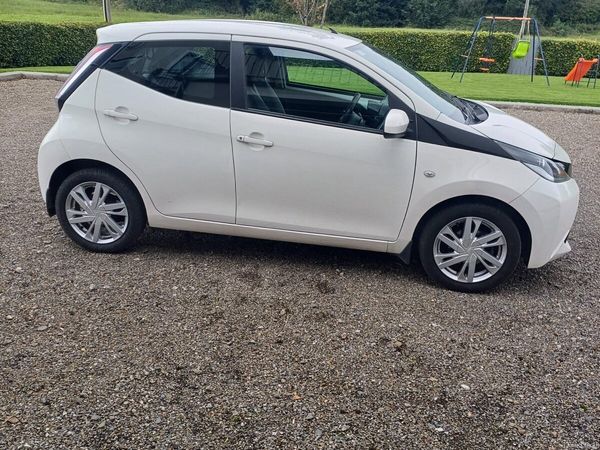 Toyota Aygo Hatchback, Petrol, 2016, White