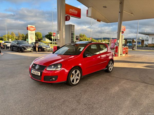 Volkswagen Golf Hatchback, Petrol, 2008, Red