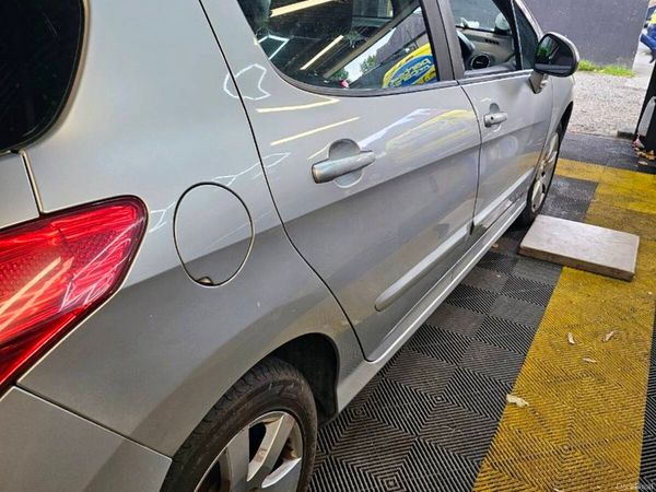 Peugeot 308 Hatchback, Diesel, 2010, Silver