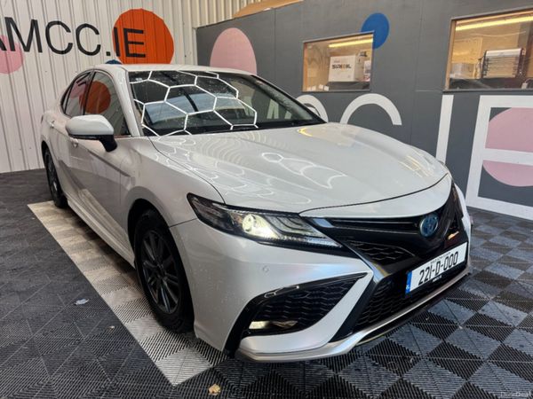 Toyota Camry Saloon, Petrol, 2022, White