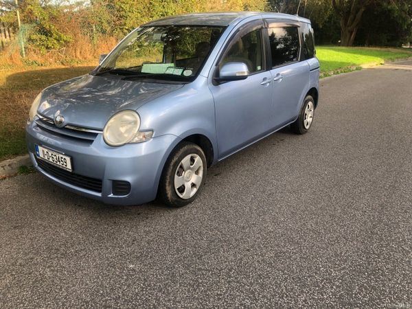 Toyota Sienta MPV, Petrol, 2011, Blue