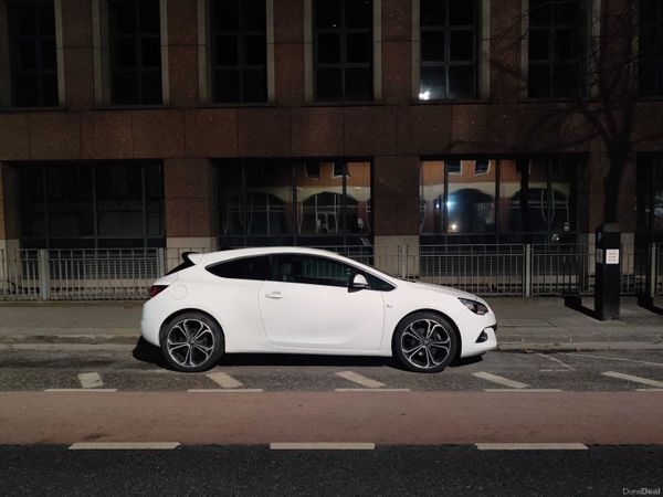 Opel Astra Hatchback, Diesel, 2016, White