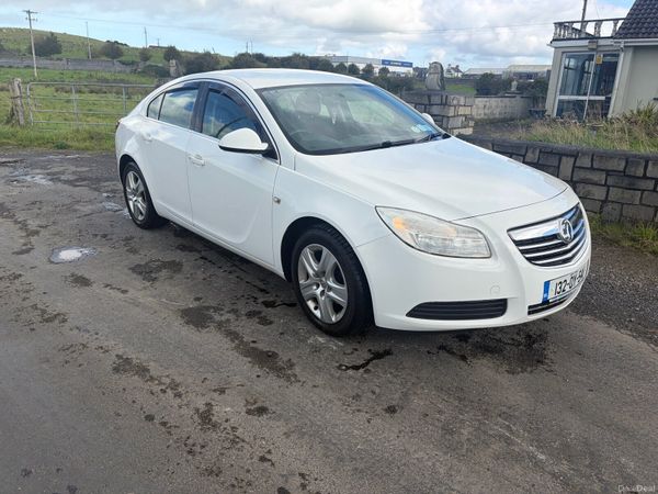 Vauxhall Insignia Hatchback, Diesel, 2013, White
