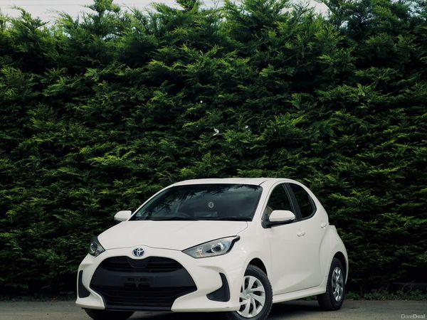 Toyota Yaris Hatchback, Petrol Hybrid, 2023, White