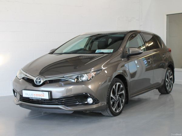 Toyota Auris Hatchback, Diesel, 2017, Grey