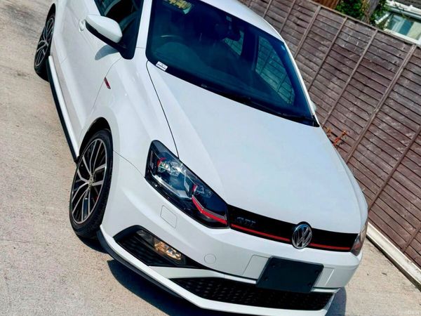 Volkswagen Polo Hatchback, Petrol, 2015, White
