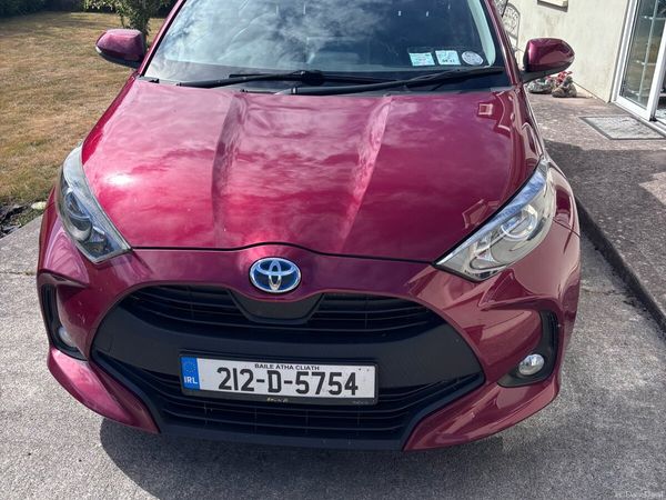 Toyota Yaris Hatchback, Petrol Hybrid, 2021, Red
