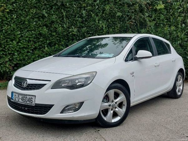 Vauxhall Astra Hatchback, Diesel, 2012, White