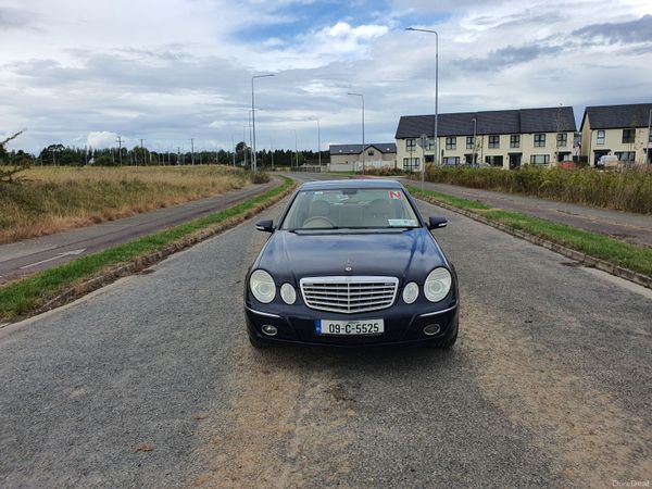 Mercedes-Benz E-Class Saloon, Petrol, 2009, Blue