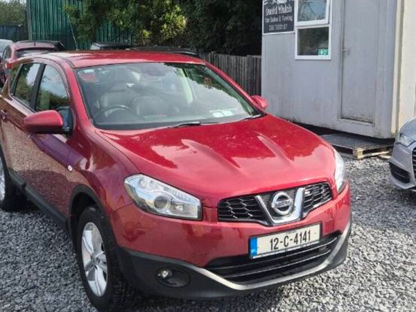 Nissan Qashqai Hatchback, Diesel, 2012, Red