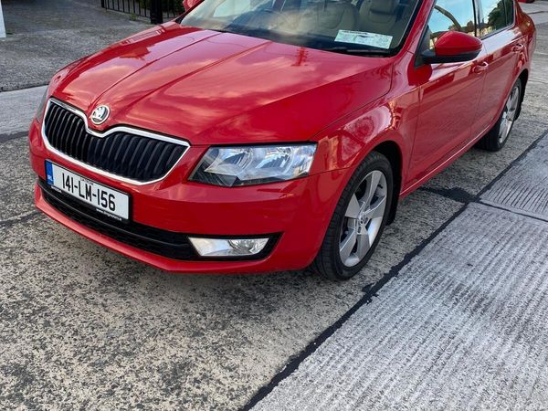 Skoda Octavia Saloon, Petrol, 2014, Red