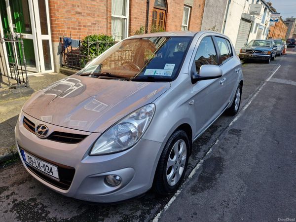 Hyundai i20 Hatchback, Petrol, 2009, Silver
