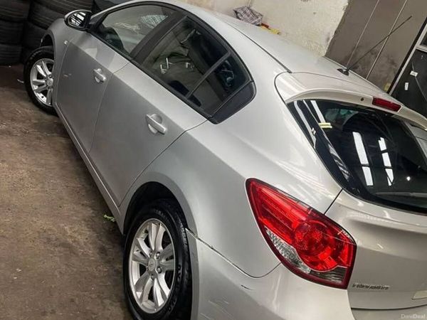 Chevrolet Cruze Hatchback, Diesel, 2014, Silver