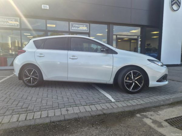 Toyota Auris Hatchback, Petrol, 2018, White
