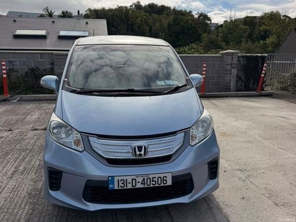 Honda Freed MPV, Petrol Hybrid, 2013, Green