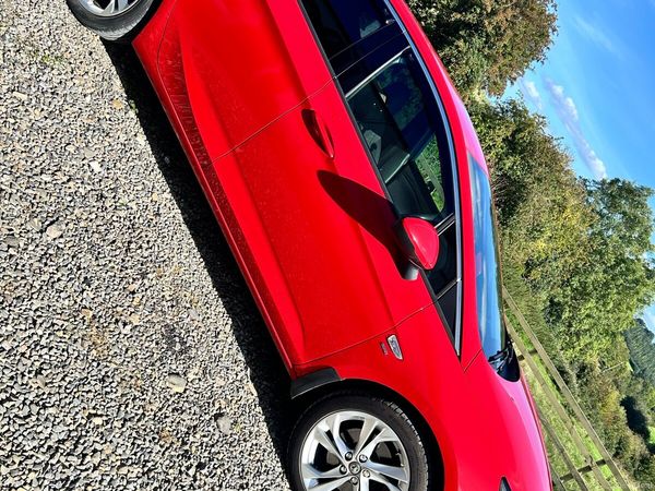 Vauxhall Astra Hatchback, Diesel, 2017, Red