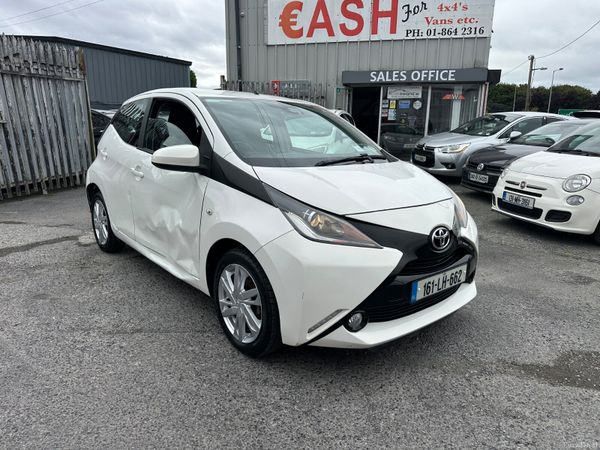 Toyota Aygo Hatchback, Petrol, 2016, White