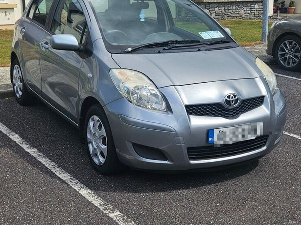 Toyota Yaris Hatchback, Petrol, 2010, Silver