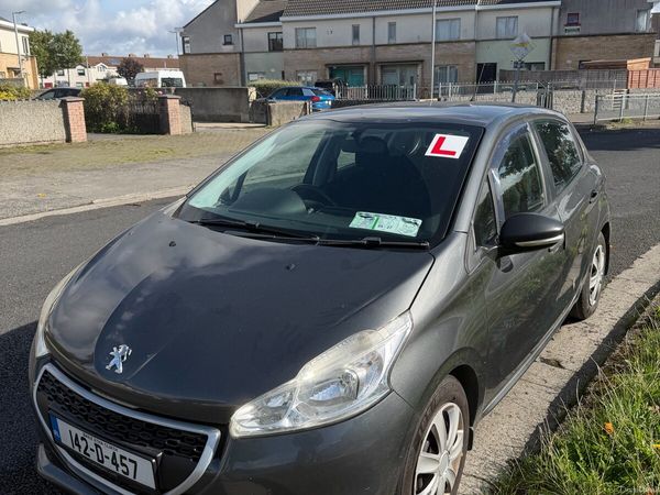 Peugeot 208 Hatchback, Diesel, 2014, Grey