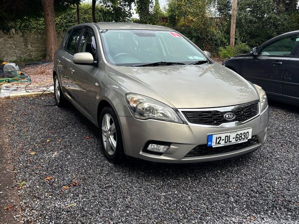 Kia Ceed Hatchback, Diesel, 2012, Silver