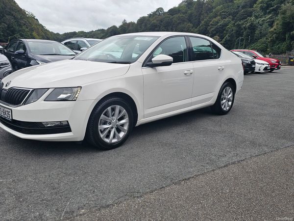 Skoda Octavia Saloon, Petrol, 2017, White