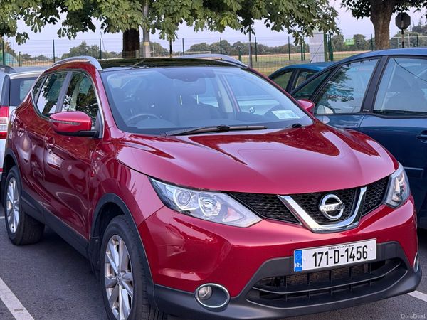 Nissan Qashqai SUV, Petrol, 2017, Red